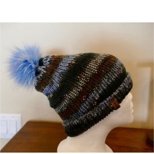 Slouchy Knitted Winter Reversible Hat with Faux Fur Snap Pom
